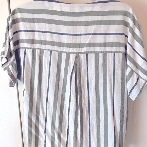 Women’s size 4-6 top, comfy and cute, light weight - Picture 3 of 3